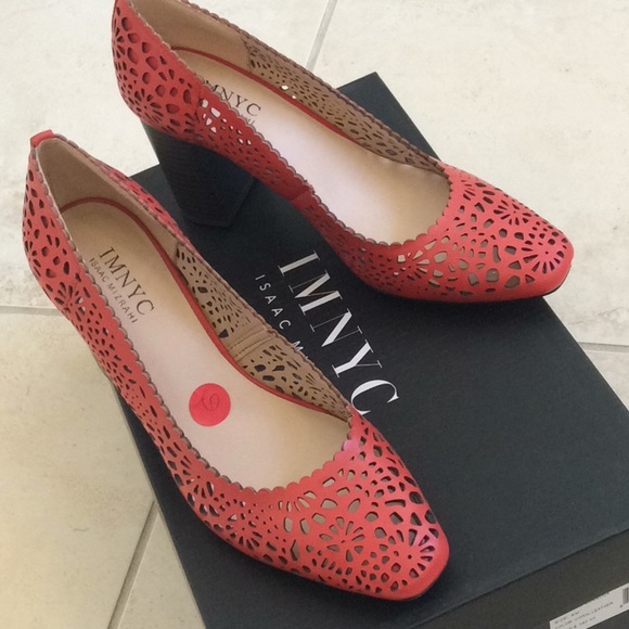 ISAAC MIZRAHI SIZE 6 ZORA LASER CUT PUPMS - Picture 4 of 6